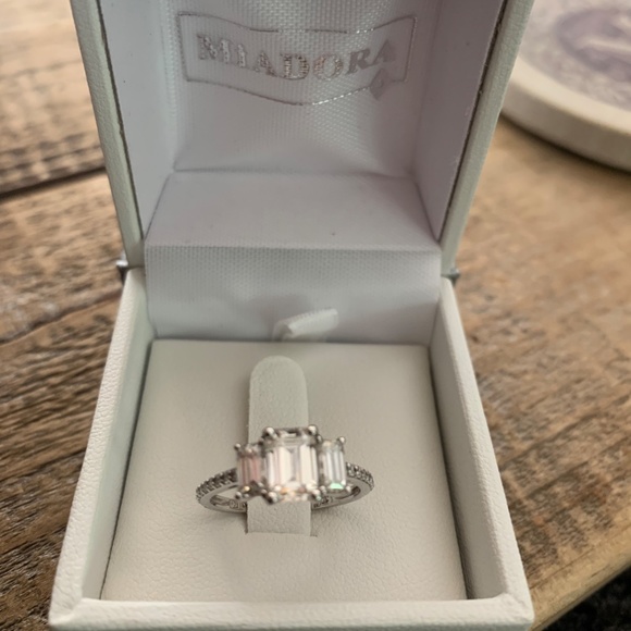 Miadoro Moissanite Engagement Ring - Picture 3 of 5